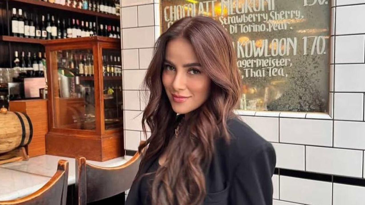 Tak Lagi Berhijab, Olla Ramlan Pamer Foto di Lengan Sambil Curhat Perjuangan Jadi Single Mother