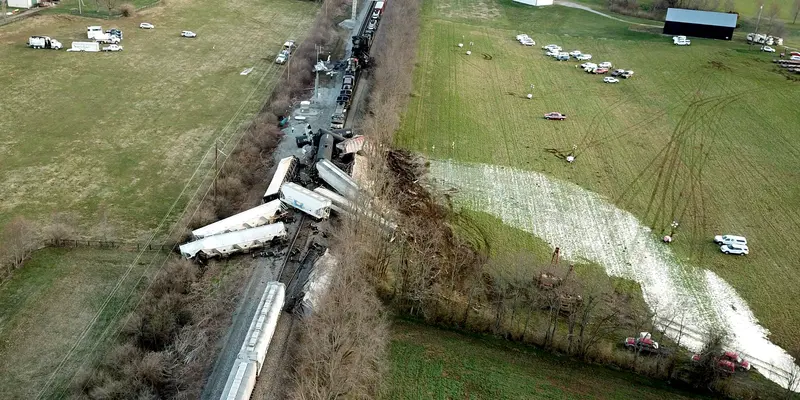 Dua Kereta Barang Terlibat Kecelakaan di Kentucky