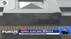 Kerasnya getaran gempa menyebabkan plafon roboh menimpa mobil milik anggota Bareskrim POLRI.