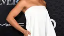 Tessa Thompson berpose saat menghadiri pemutaran perdana film Black Panther: Wakanda Forever di El Capitan Theatre di Hollywood, California pada 26 Oktober 2022. Tessa juga merias wajahnya dengan lipstik natural. (Jesse Grant/Getty Images untuk Disney/AFP)