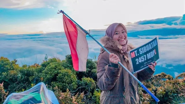 Pendaki di Gunung Sibuatan, Medan, Sumatera Utara