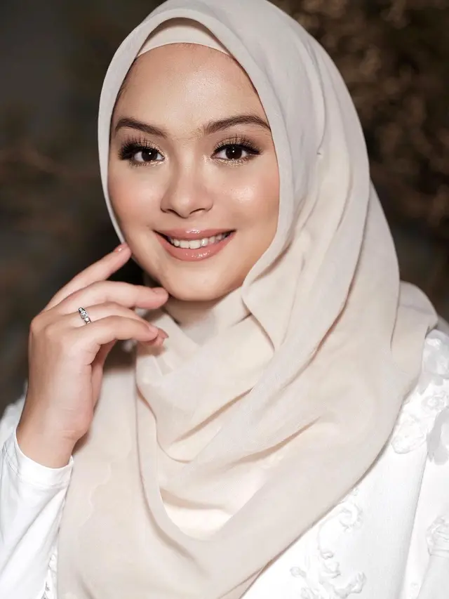 6 Gaya Maternity Shoot Vebby Palwinta Jelang Melahirkan, Romantis Bareng Suami