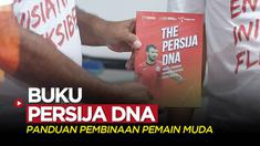 Berita video klub BRI Liga 1 2021/2022, Persija Jakarta, meluncurkan buku panduan pembinaan pesepak bola usia muda pada Rabu (26/1/2022) siang hari WIB.