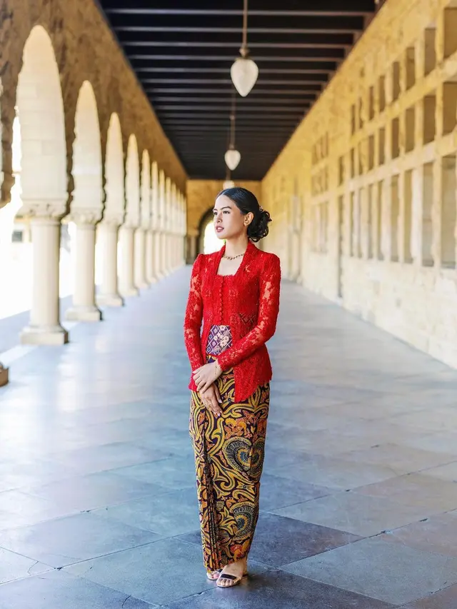 6 Potret Artis Tampil dalam Balutan Kebaya Saat Wisuda, Kian Memesona