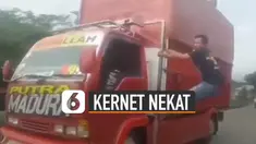 Semakin ngeri, karena truk berjalan zigzag hingga oleng.