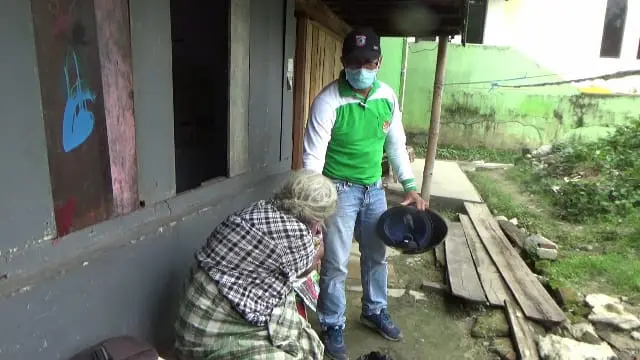 Nenek Penerima Sembako