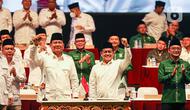 Ketua Umum Partai Gerindra Prabowo Subianto dan Ketua Partai Kebangkitan Bangsa (PKB), Muhaimin Iskandar saat deklarasi koalisi dalam Rapimnas Gerindra di SICC, Sentul, Kabupaten Bogor, Jawa Barat, Sabtu (13/8/2022). Partai Gerindra dan PKB secara resmi menyatakan berkoalisi untuk pemilu 2024. (Liputan6.com/Faizal Fanani)