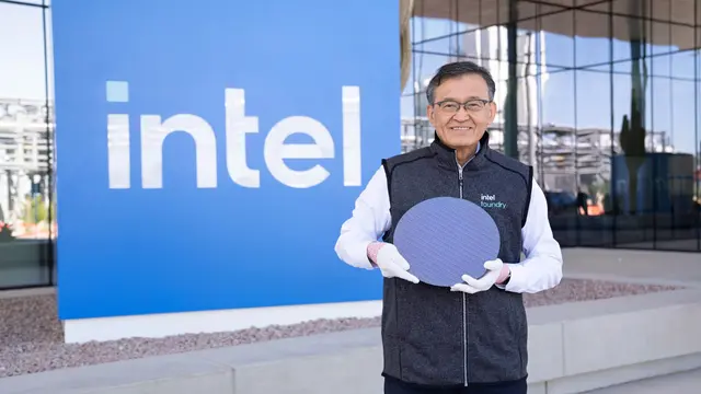 CEO Intel, Lip-Bu Tan, Intel Core Ultra seri 3 dengan kode nama Panther Lake, di kampus Intel Ocotillo di Chandler, Arizona. Credit: Intel Corporation