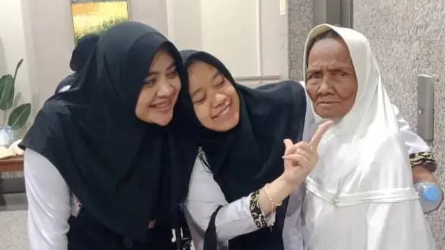 Penuh Haru dan Tangis Bahagia Saat 300 Jemaah Haji Lansia Kembali dari Safari Wukuf