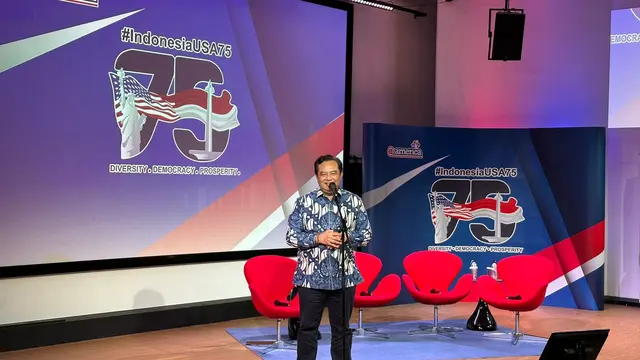 Direktur Jenderal Amerika dan Eropa Kemlu RI Umar Hadi dalam peringatan 75 tahun hubungan Amerika Serikat (AS) dan Indonesia di @america, Rabu (6/3/2024). (Liputan6/Benedikta Miranti)