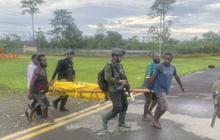 TNI-Polri Evakuasi Pilot dan Co-Pilot Smart Air yang Tewas Ditembaki di Papua