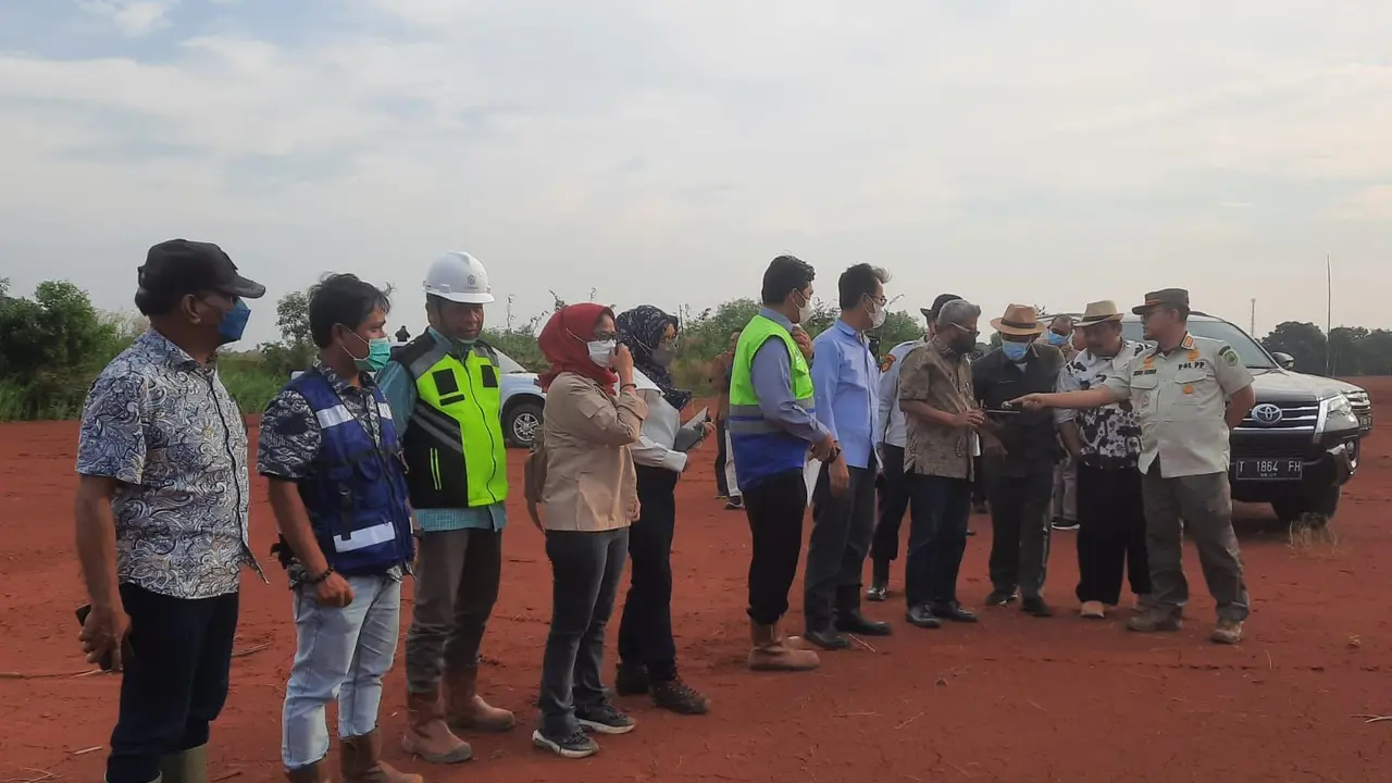 Bupati Subang H Ruhimat beserta Kepala Biro BUMD Investasi dan Administrasi Pembangunan Setda Provinsi Jawa Barat berkunjung ke Suryacipta City of Industry di Karawang. (Dok Suryacipta)