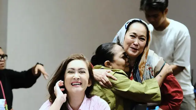 6 Potret Pemain Air Mata di Ujung Sajadah 2 Baca Naskah Bersama, Nangis Sampai Rebutan Tisu