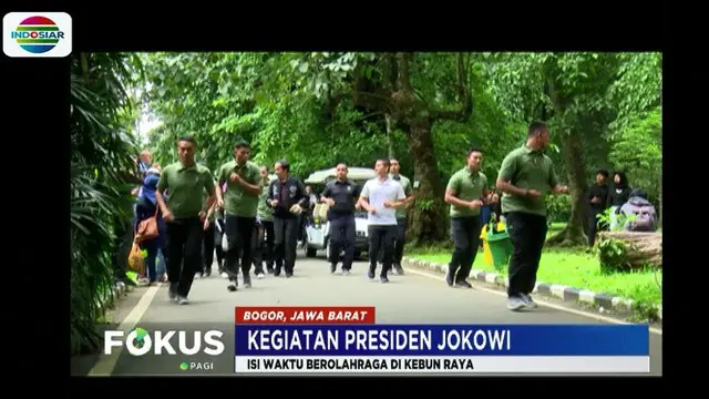 Kehadiran Presiden Jokowi yang memanfaatkan waktu untuk berolahraga disambut antusias warga yang berbaris di sepanjang Jalan Kebun Raya.