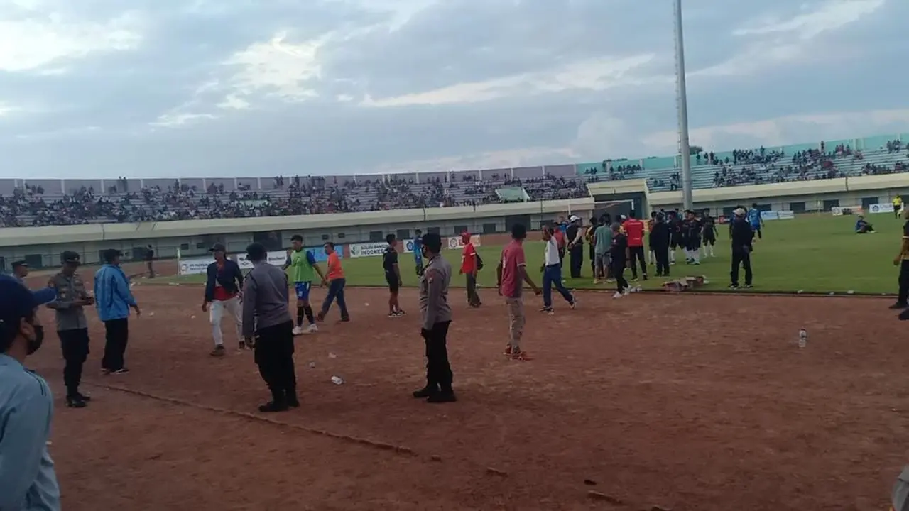 Ricuh laga Bupati Tuban Cup. (Adirin/Liputan6.com)