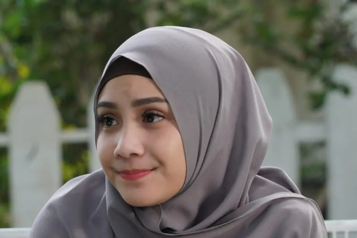 Nagita Slavina tampil menggunakan hijab