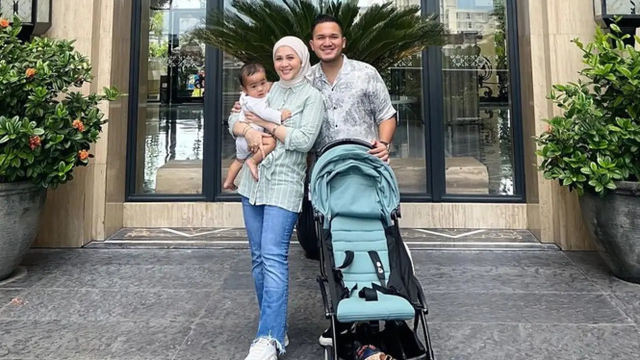 Ajak Anak, Ini 6 Momen Liburan Kesha Ratuliu dan Suami di Jogja