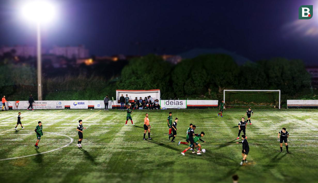 Suasana pada saat pertandingan ujicoba antara Korea-Korea Selecao melawan Vitoria Clube de Lisboa yang berlangsung di lapangan latih akademi di Portugal.