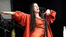Zola Jesus tampil pada hari ketiga Riot Fest 2022 di Douglass Park, Chicago, Amerika Serikat, 18 September 2022. (Photo by Rob Grabowski/Invision/AP)