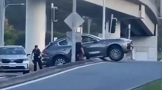 Remaja tanggung pencuri Maserati Grescale tertangkap di Australia setelah berjam-jam kebut-kebutan menghindari pengejaran. (Sumber: Youtube/9News)