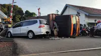 Detik-Detik Truk Terguling di Perlintasan Kereta Batu Tulis Bogor, Sopir Teriak Takbir