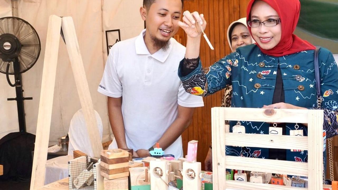 Dalam kesempatan ini, Fatma juga mengajak para UMKM yang berasal dari kabupaten dan kota se- Jawa Timur untuk jalan-jalan di Kota Pasuruan.