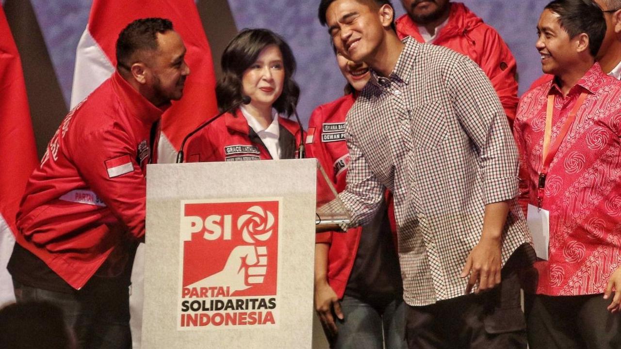 Penunjukan Kaesang Pangarep sebagai ketua umum diumumkan pada saat Partai Solidaritas Indonesia (PSI) menggelar Kopdarnas yang diadakan di Djakarta Theater, Jakarta Pusat, Senin (25/9/2023) malam.<br><br>