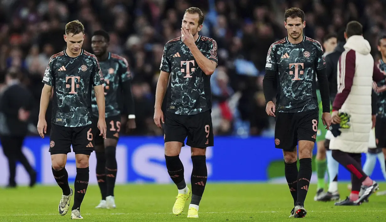 Harry Kane dan kawan-kawan tertunduk lesu setelah Bayer Munchen ditaklukkan Aston Villa pada laga Liga Champions di Stadion di Stadion Villa Park, Kamis (3/10/2024). (Mike Egerton/PA via AP)