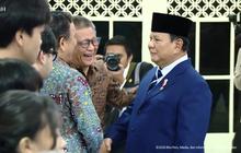 Momen Tak Terduga: Prabowo dan Gibran Salami Rocky Gerung di Istana