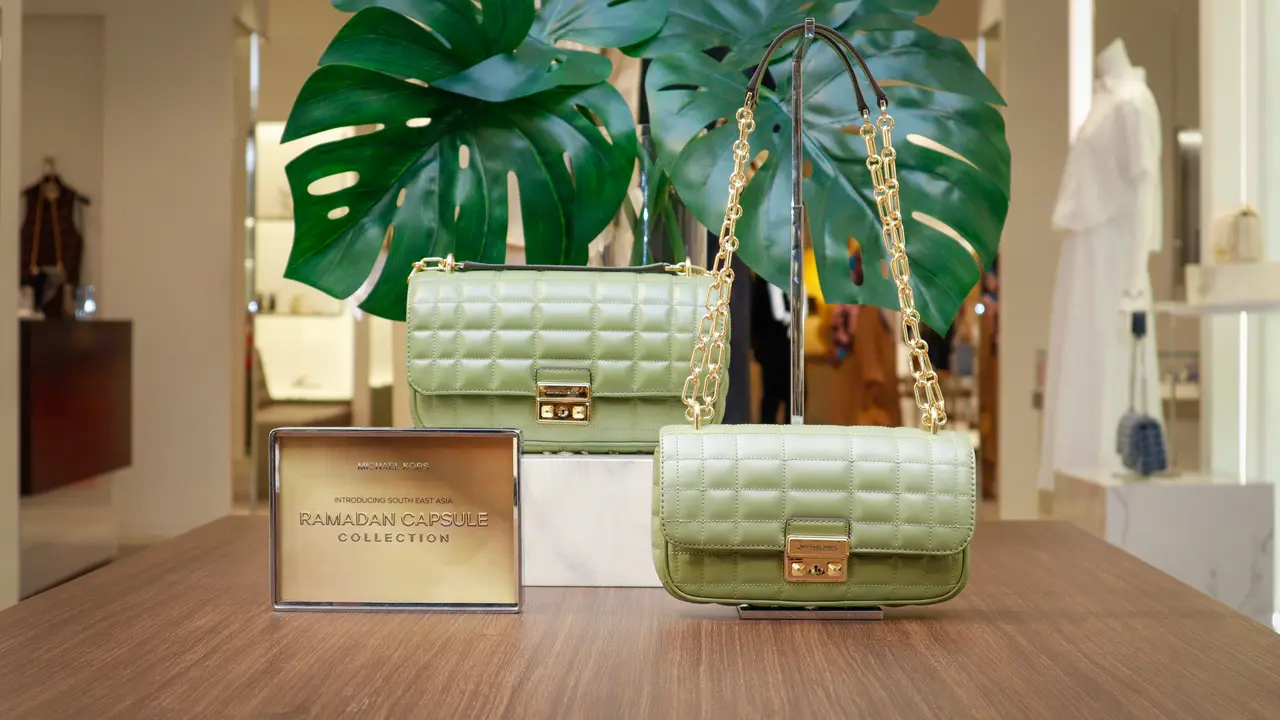Tren Hijau Sage yang Dibawa Michael Kors Sebagai Inspirasi Outfit di Hari Spesial, Ada Koleksi Tas hingga Sepatu