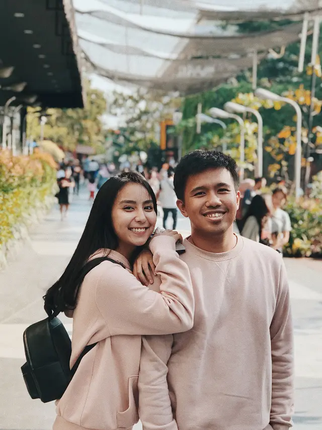 6 Potret Joshua Suherman dan Clairine Clay Pakai Baju Kembar, Pasangan Kompak