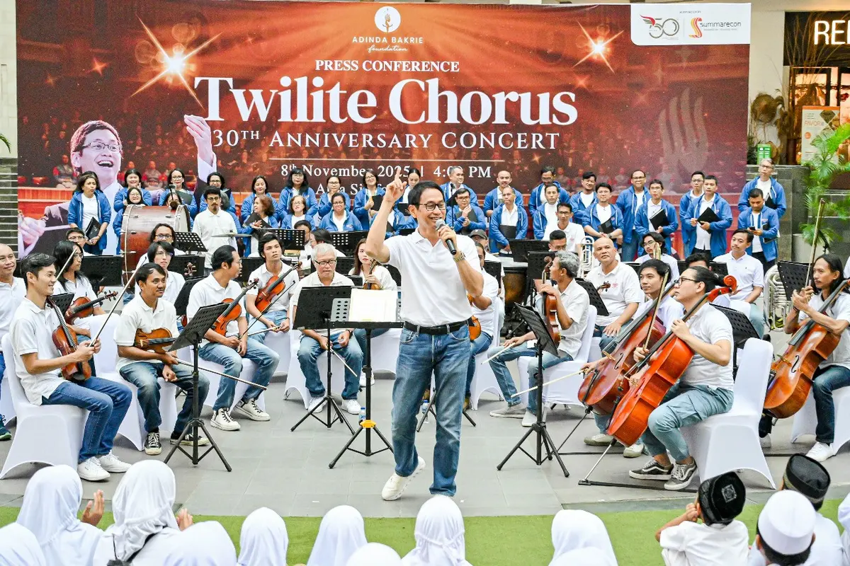 Twilite Chorus. (ist)