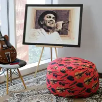 Wajah Glenn Fredly di merchandise perayaan 25 tahun kariernya. (Dok. IST/Casha)