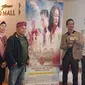 Para Kru, sutradara dan produser film Jejak Cinta saat nonton bareng