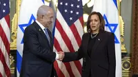 Perdana Menteri Israel Benjamin Netanyahu saat bertemu dengan Wakil Presiden Amerika Serikat Kamala Harris di Washington, DC, pada Kamis (25/7/2024). (Dok. AP Photo/Julia Nikhinson)