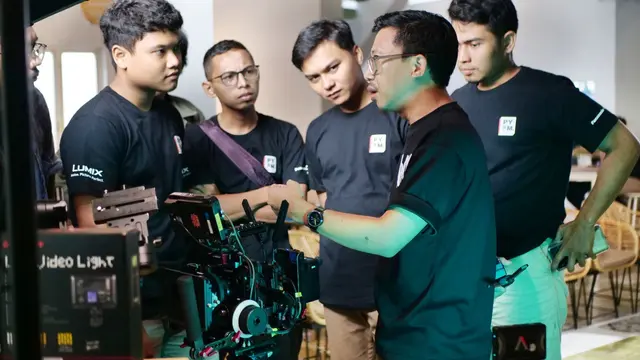 Membangun Industri Kreatif