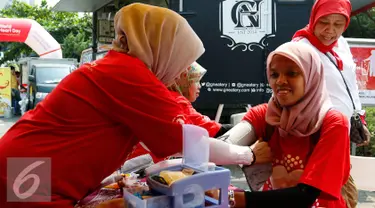 Pengunjung melakukan pemeriksaan kesehatan secara gratis, Jakarta, Minggu (27/9/2015). Yayasan Jantung Indonesia menggelar acara bazar dan promosi 'Food for Heart' dalam rangka memperingati Hari Jantung Sedunia 2015. (Liputan6.com/Yoppy Renato)