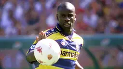 Lilian Thuram terkenal sebagai bek kokoh Parma era 1990-an. Pemain asal Prancis tersebut tercatat telah tampil sebanyak 228 kali, dari tahun 1996 hingga 2001. (AFP/Gabriel Bouys)