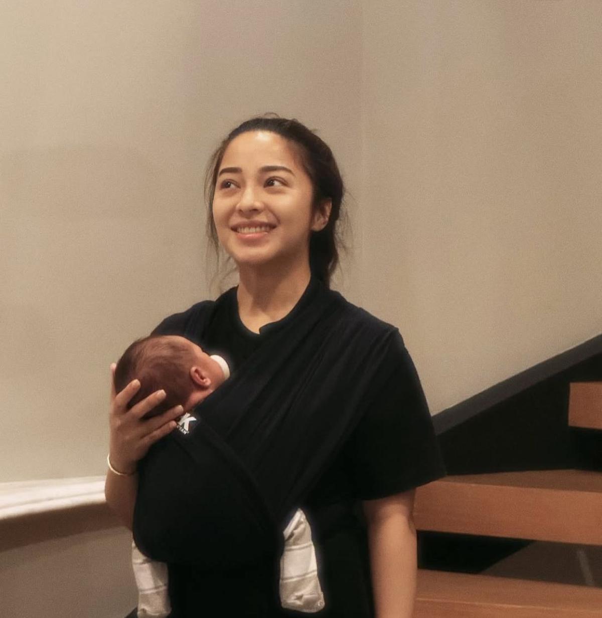 Potret Momen Nikita Willy dan Indra Priawan Merayakan Satu Bulan Pasca Kelahiran Anak Kedua