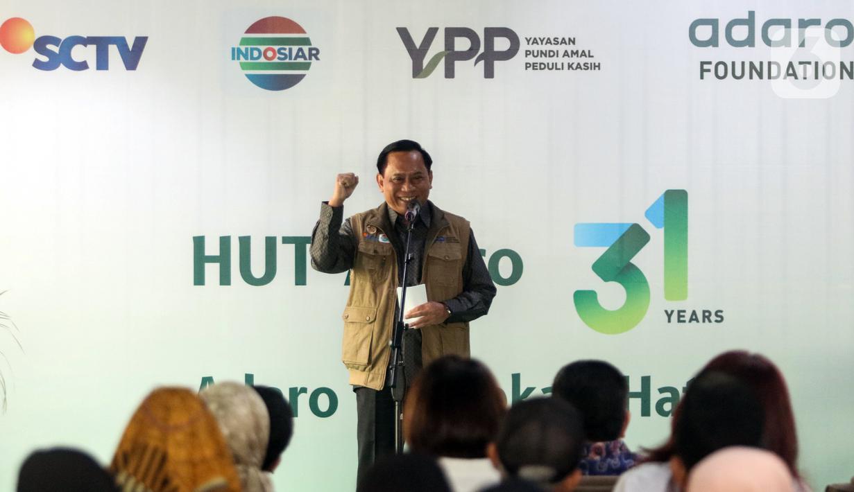 Ketua Umum Yayasan Pundi Amal Peduli Kasih Imam Sudjarwo saat saat memberikan sambutan dalam rangka kegiatan penyerahan sembako, Jakarta, Rabu (4/10/2023). PT Adaro Energi Tbk bersama Yayasan Pundi Amal Peduli Kasih (YPP) SCTV dan Indosiar menggelar kegiatan penyerahan sembako dalam rangka Hari Ulang Tahun (HUT) Adaro ke-31 dengan tema “Adaro Hidupkan Hati”. (Liputan6.com/Angga Yuniar)