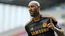 Gaya selebrasi striker Chelsea Nicolas Anelka seusai mencetak gol ke gawang Wigan pada partai Liga Premier melawan Wigan di DW Stadium, 21 Agustus 2010. AFP PHOTO/ANDREW YATES