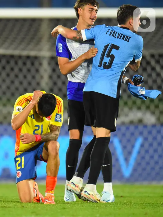 Gol Manuel Ugarte membuat Uruguay berhak atas tiga poin. Laga pun berakhir dengan kemenangan Uruguay 3-2 atas Kolombia. (DANTE FERNANDEZ/AFP)