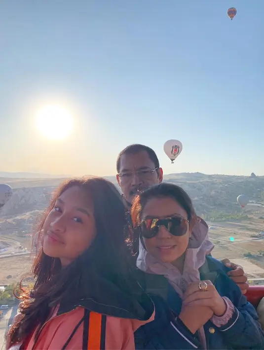 Mayangsari dan Bambang Trihatmojo (Instagram/mayangsaritrihatmodjoreal)