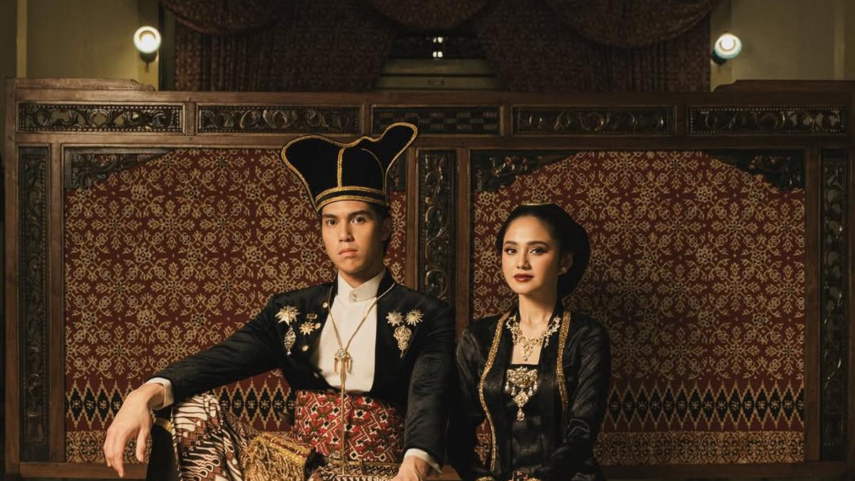 Bak Raja dan Ratu Kerajaan, 8 Pesona El Rumi dan Syifa Hadju di Pemotretan Prewedding Adat Jawa Curi Perhatian