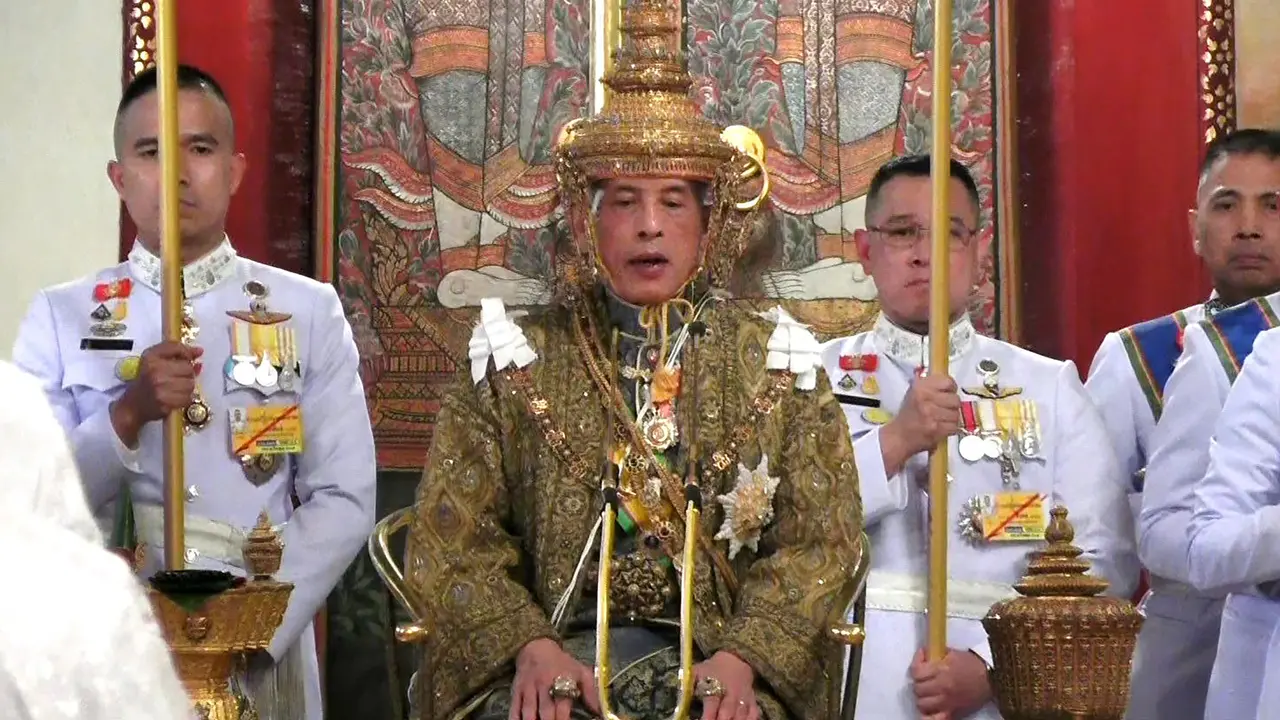 Maha Vajiralongkorn Sah Jadi Raja Thailand