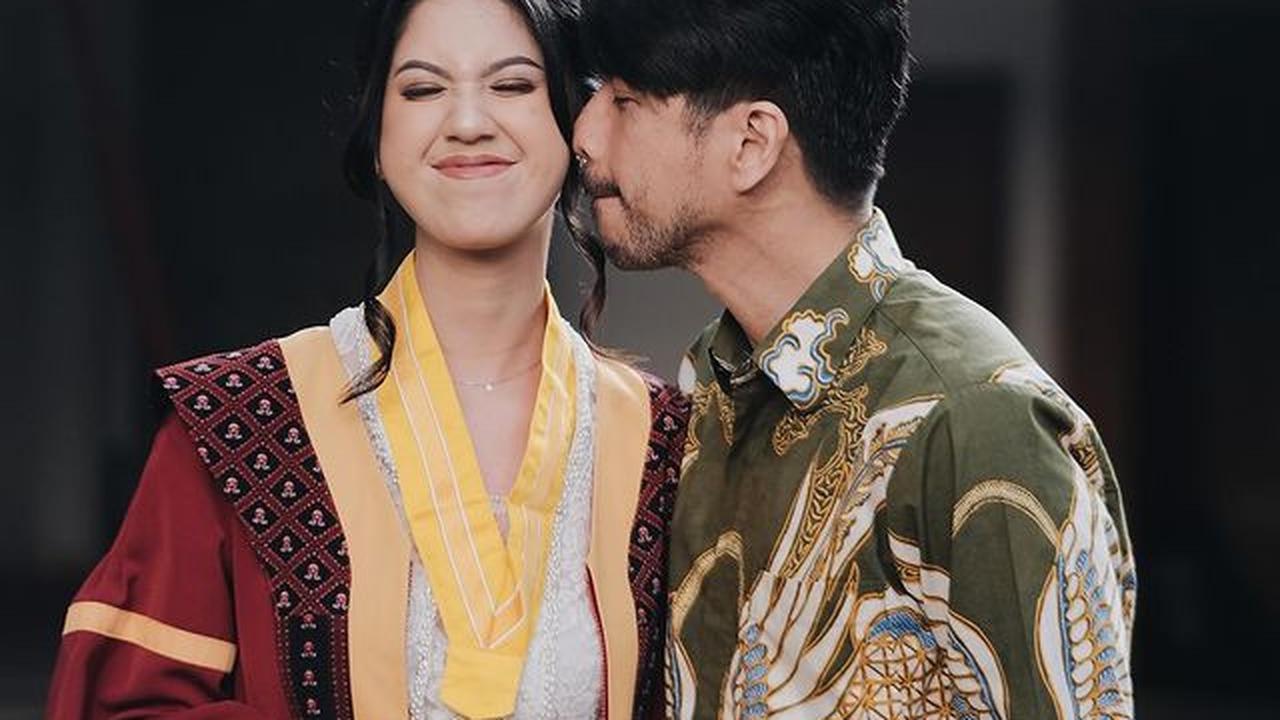 8 Potret Anak Ariyo Wahab Wisuda Tampil Cantik Berkebaya, Berhasil Wujudkan Mimpi Orang Tua