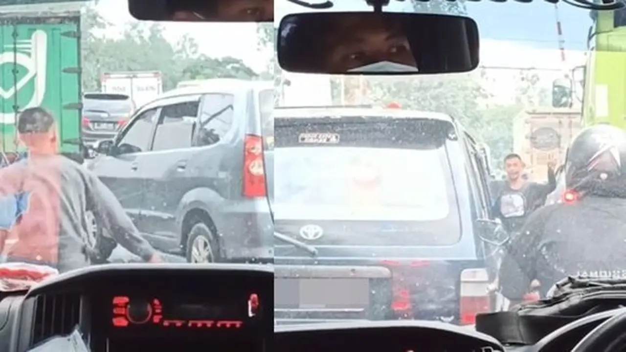 Pria disabilitas bantu buka jalan ambulans