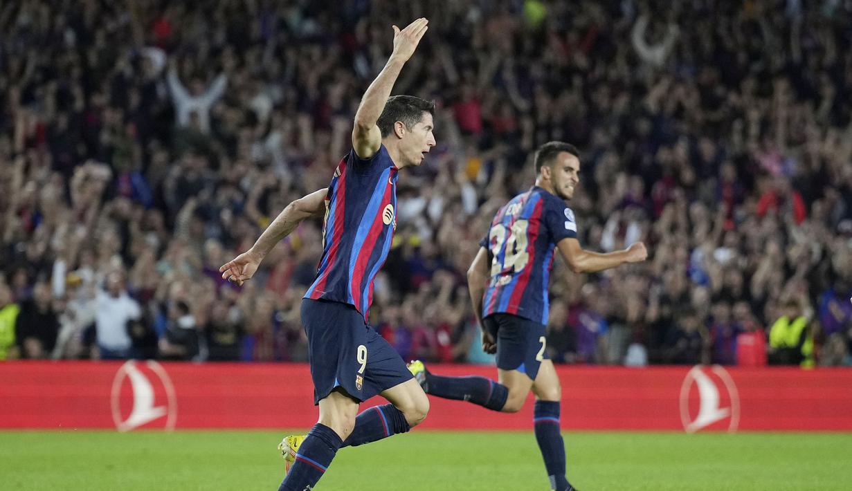 Barcelona mencetak dua gol melalui Robert Lewandowski dan satu gol lagi dari Ousmane Dembele. (AP/Emilio Morenatti)
