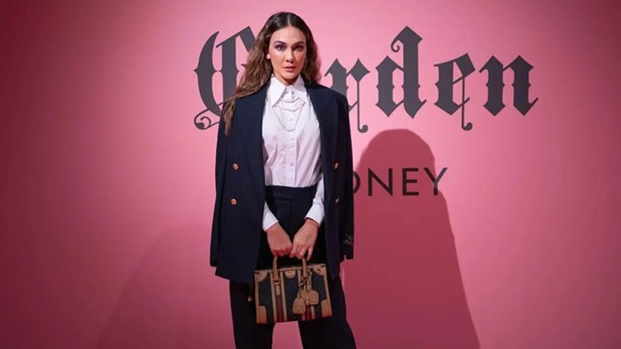 7 Potret Luna Maya Hadiri Event Gucci di Sydney, Tampil Menawan