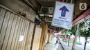 Suasana Pasar Kebayoran Lama yang ditutup di Jakarta Selatan, Kamis (18/6/2020). Pasar Kebayoran Lama ditutup sementara selama tiga hari mulai hari ini, 18-20 Juni 2020 untuk sterilisasi usai 14 pedagang dinyatakan positif COVID-19. (Liputan6.com/Faizal Fanani)